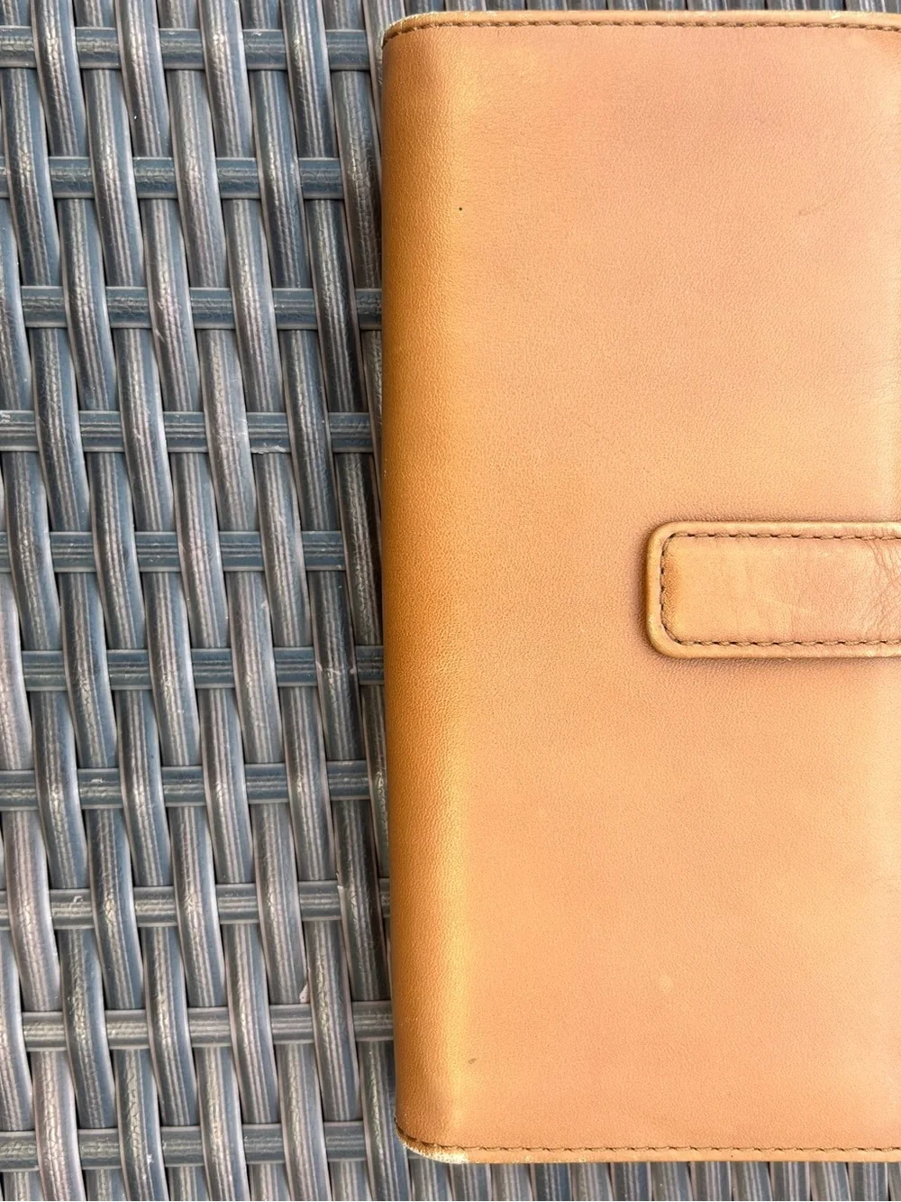 Fossil Women's Leather checkbook style Wallet - Tan